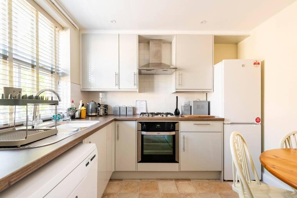 Central Village Cottage, The Corders Moreton-in-Marsh Екстериор снимка